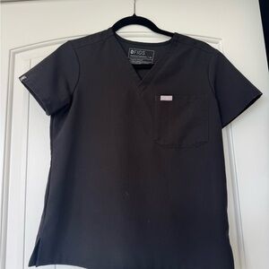 FIGS Women's Black Short Sleeve V-Neck Top